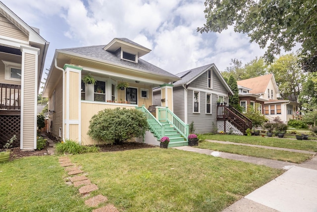 view of front facade with a front yard