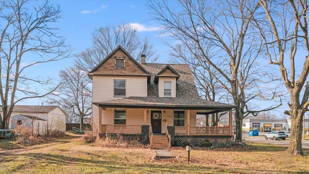 view of front facade featuring covered porch and a front yard