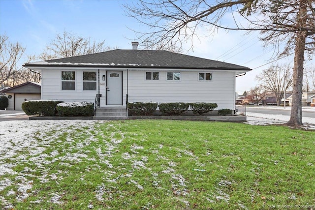 view of front of home featuring a front yard