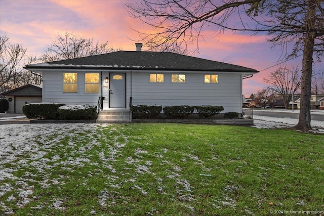 view of front facade with a lawn