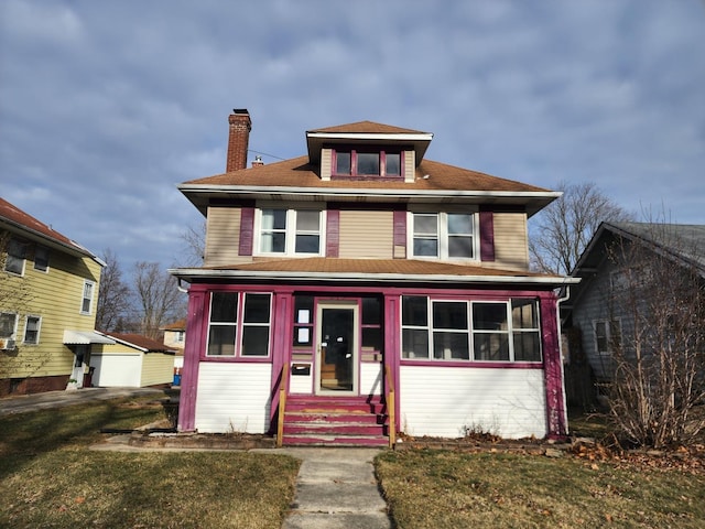 view of front of property with a front yard