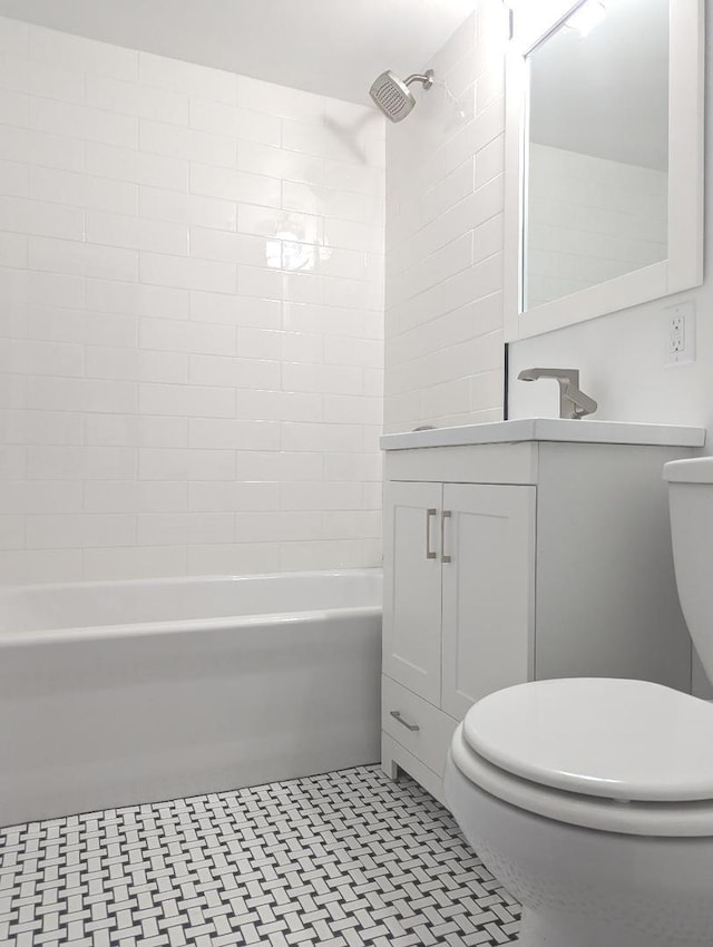 full bathroom with tile patterned floors, toilet, vanity, and tiled shower / bath