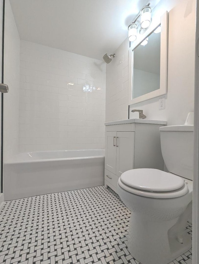 full bathroom with vanity, toilet, and tiled shower / bath