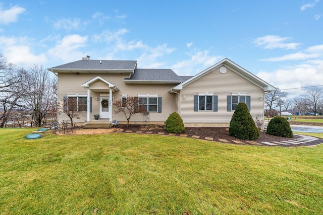 view of front of home featuring a front lawn