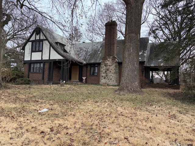 back of house with a lawn