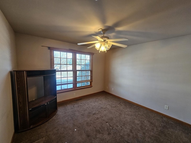 carpeted empty room featuring ceiling fan