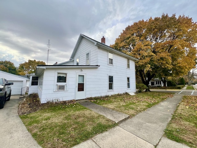 view of side of property featuring a yard