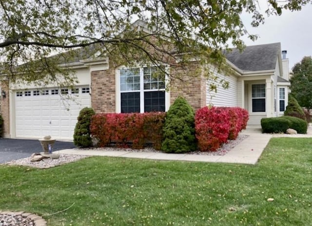 view of front of house featuring a front yard and a garage