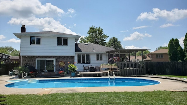 view of pool featuring a lawn