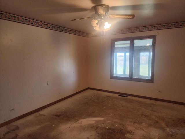 empty room with ceiling fan