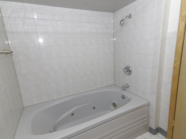 7251 S Ridgeland Ave Unit E, Chicago, IL 60649 - bathroom featuring a combined bath / shower with jetted tub
