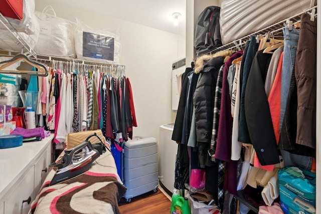 walk in closet with wood-type flooring