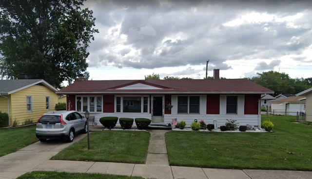 single story home with a front lawn