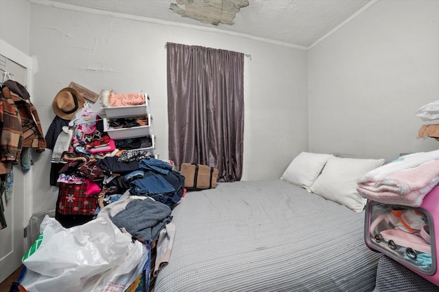 bedroom with lofted ceiling, a textured ceiling, and crown molding