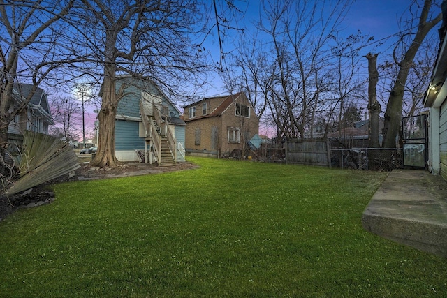 view of yard at dusk