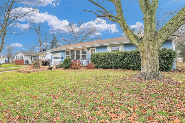 ranch-style house featuring a front lawn