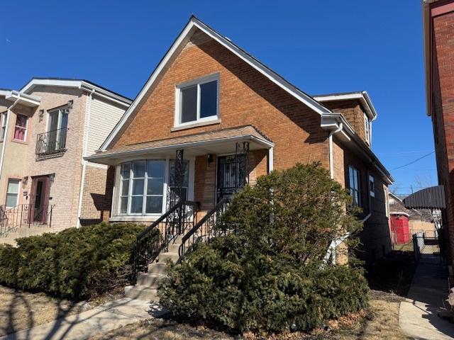 view of front of property featuring brick siding