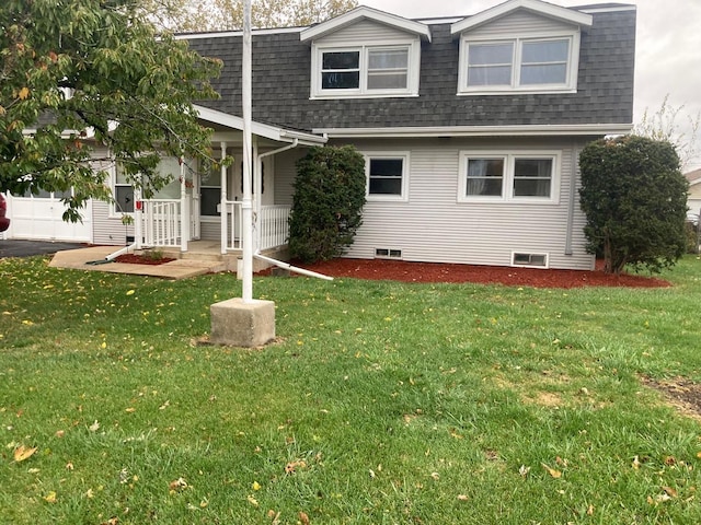 view of front of property featuring a front yard and a porch