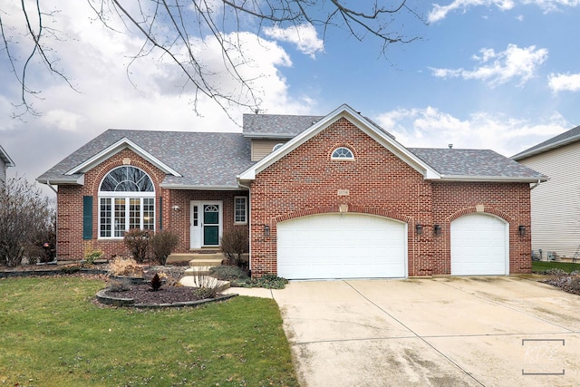 view of front of home with a front lawn