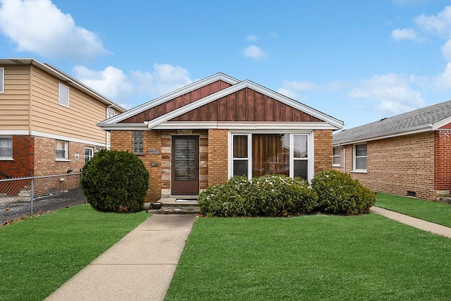 view of front of property with a front lawn