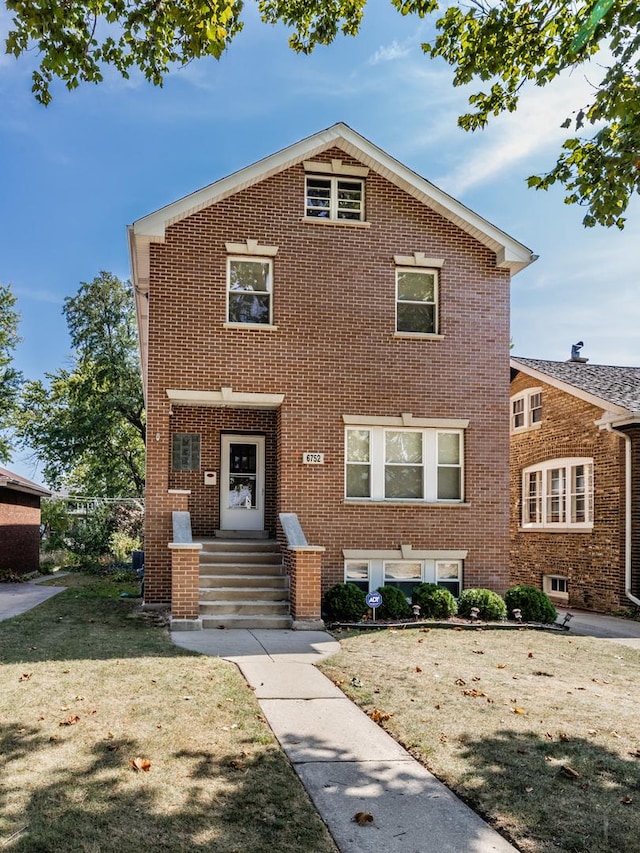 view of front of property featuring a front yard