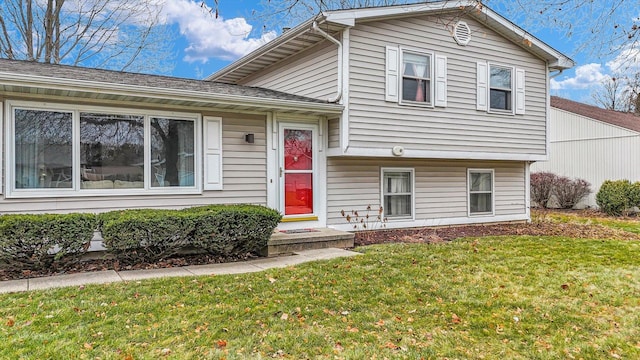 split level home featuring a front yard