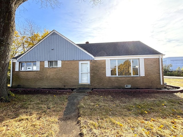 view of front of home featuring a garage and a front lawn