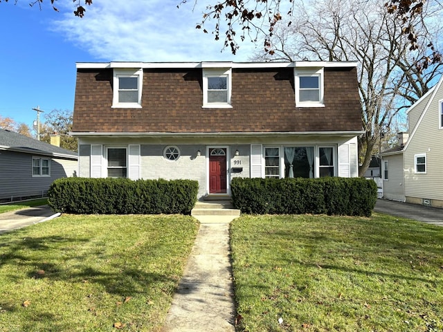 view of front of home featuring a front lawn