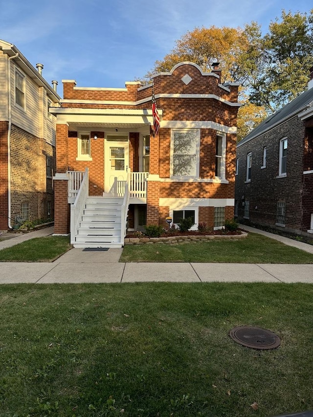 view of front facade featuring a front yard