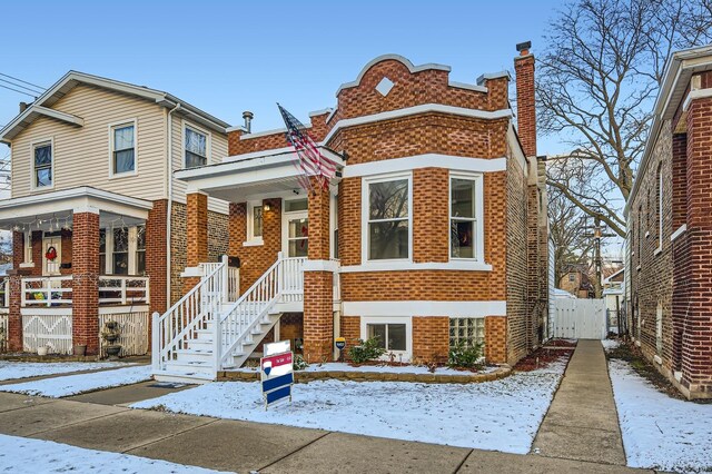 view of front facade featuring a porch and a front yard