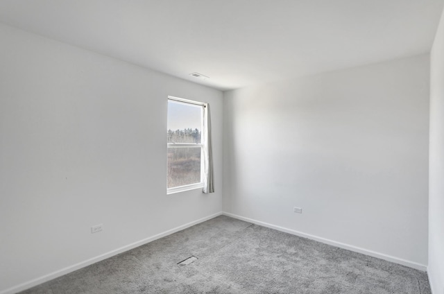 unfurnished room featuring carpet