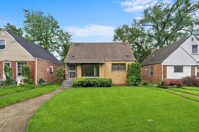 view of front facade featuring a front yard