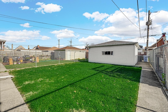 view of yard featuring an outbuilding