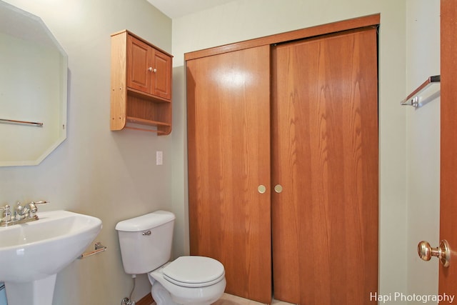 bathroom featuring toilet and sink