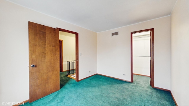 unfurnished room with carpet