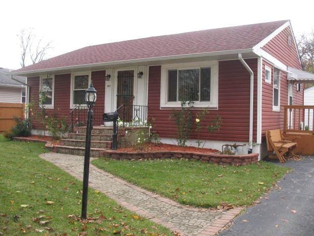 417 N Park Ave, Aurora, IL 60506 - single story home featuring a front lawn
