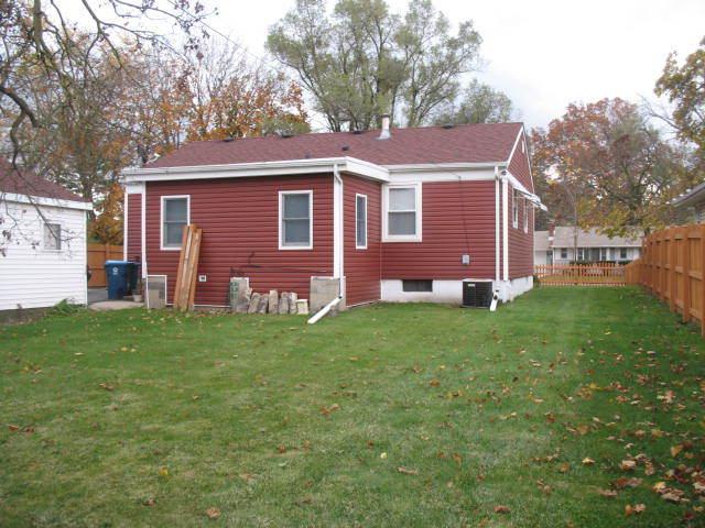 417 N Park Ave, Aurora, IL 60506 - rear view of property with a lawn