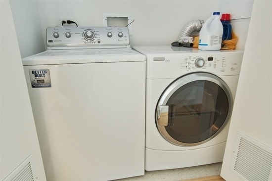 laundry room featuring washer and clothes dryer