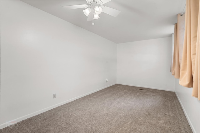 carpeted spare room featuring ceiling fan