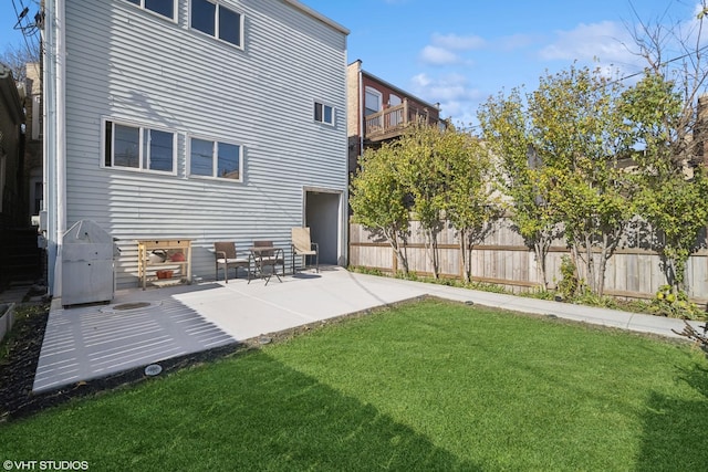 view of yard with a patio area