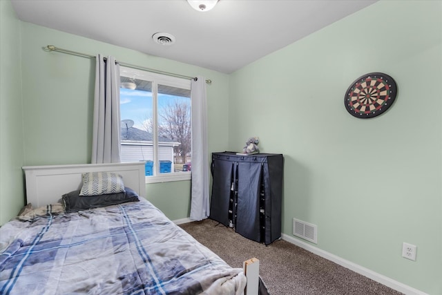 bedroom with carpet