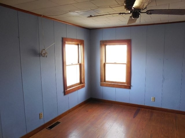 unfurnished room featuring hardwood / wood-style flooring and ceiling fan