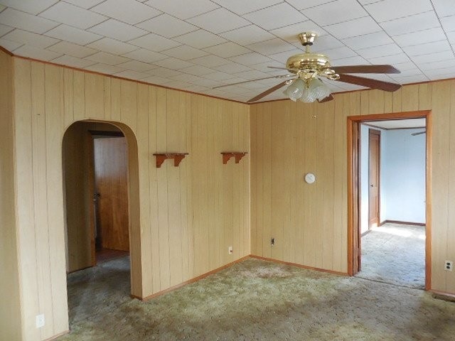 spare room with carpet flooring and ceiling fan