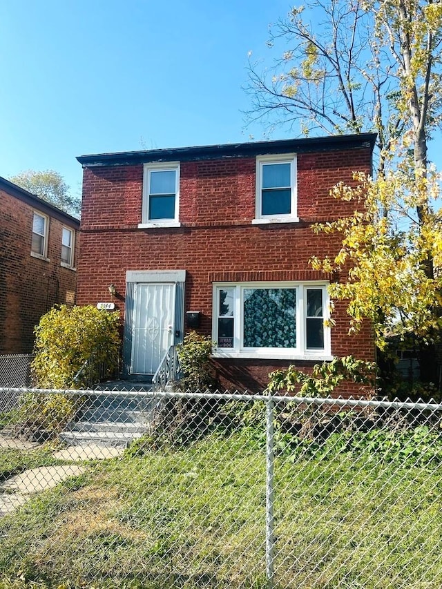 view of front of home featuring a front lawn