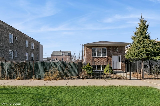 view of front of house featuring a front lawn