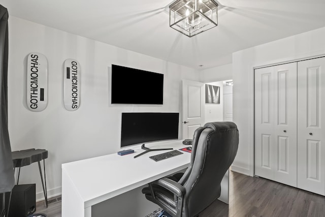 office area featuring dark wood-type flooring and a chandelier