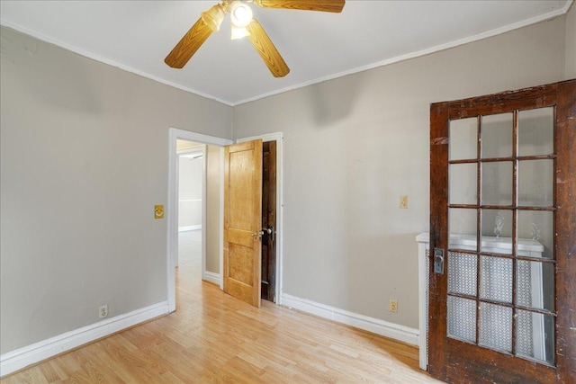 unfurnished room featuring ceiling fan, crown molding, and light hardwood / wood-style floors