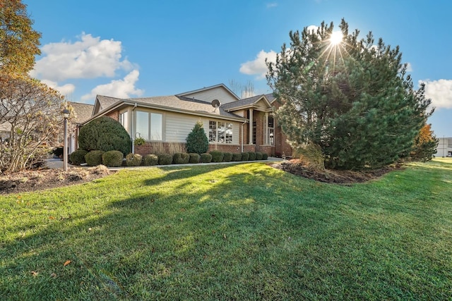 view of front of house with a front lawn