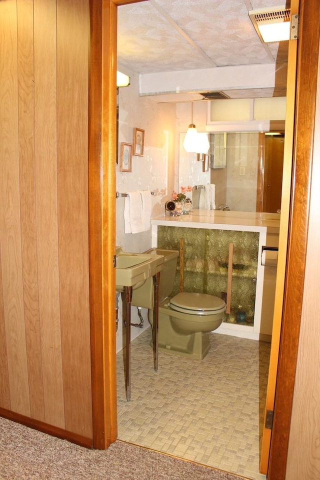 bathroom featuring toilet