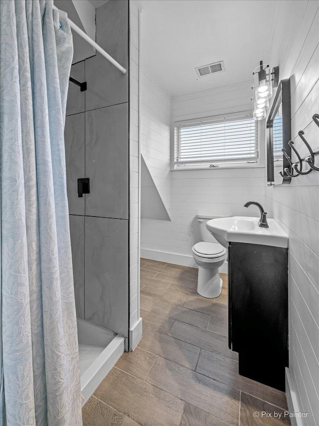 bathroom with toilet, vanity, and a shower with shower curtain